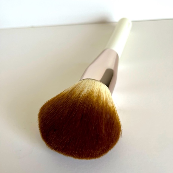 La Mer Powder Brush NEW Never Used - Picture 1 of 3